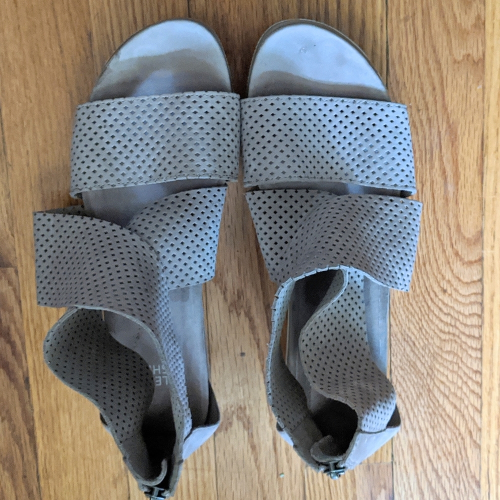 Eileen Fisher Sport Sandal beige size 8